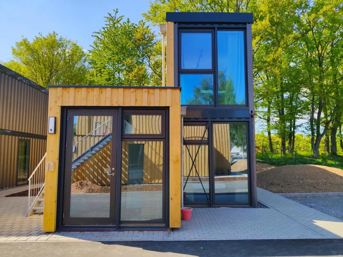 Modern Ausgebauter Ueberseecontainer Als Tiny House Вертгейм Экстерьер фото