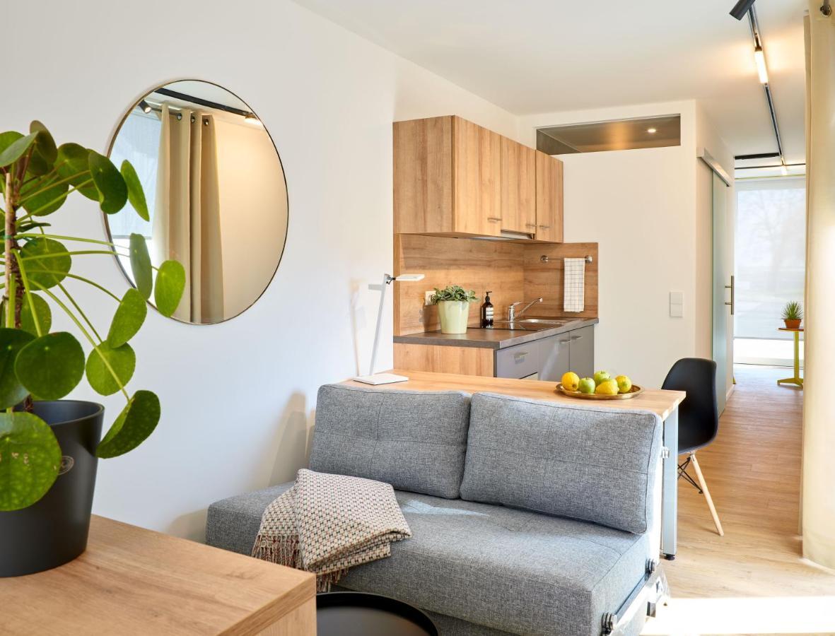 Modern Ausgebauter Ueberseecontainer Als Tiny House Вертгейм Экстерьер фото